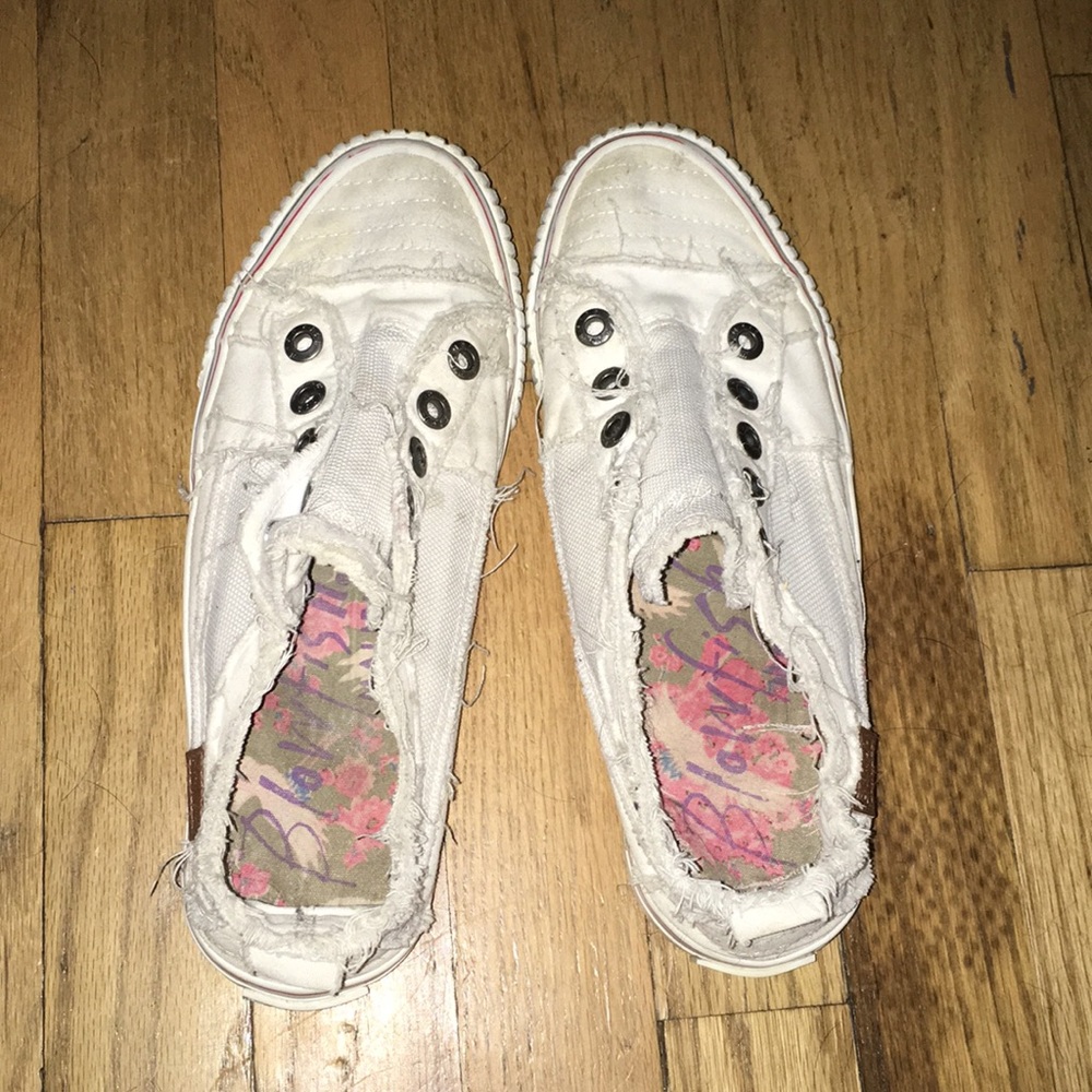 Size 8 white blowfish slip on shoes